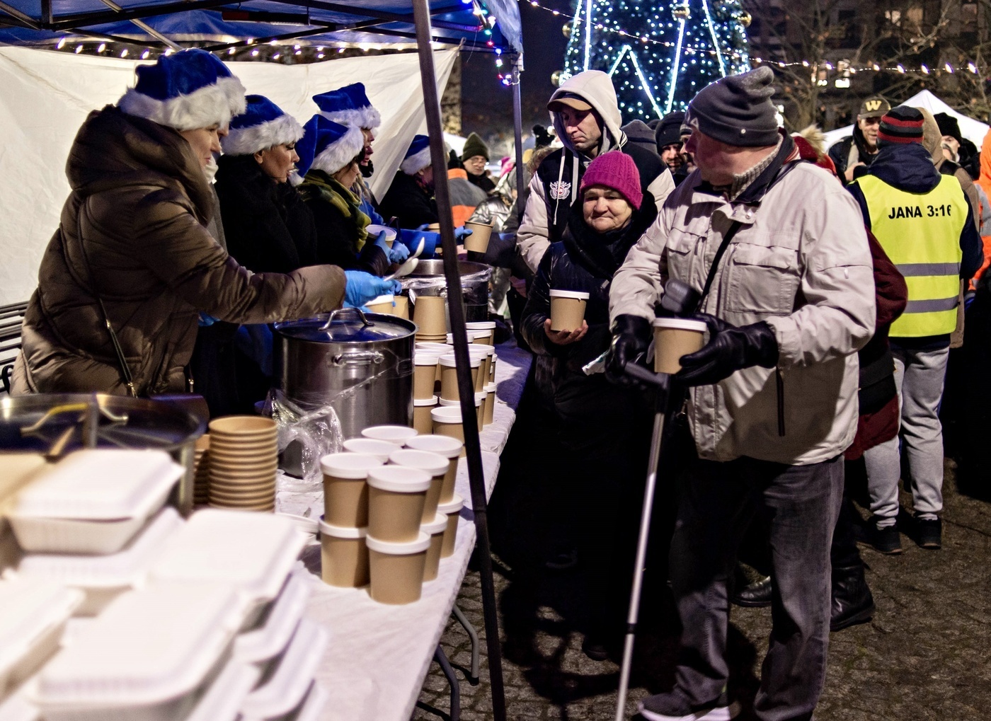 Elbląg, Nigdy nie jesteś sam, czyli wigilia na placu Dworcowym