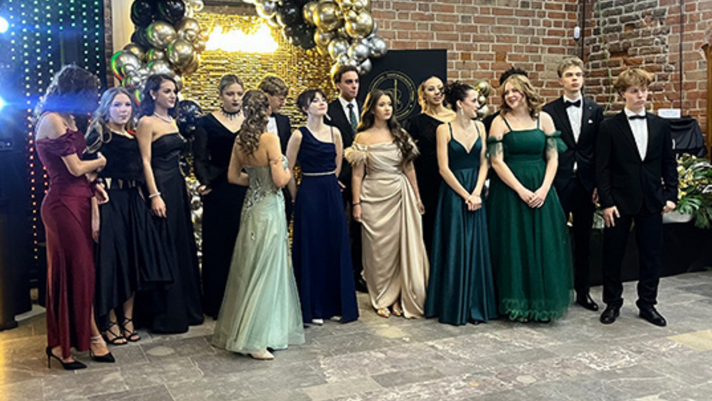 Elbląg, Chwilo trwaj... Studniówka ZPSM