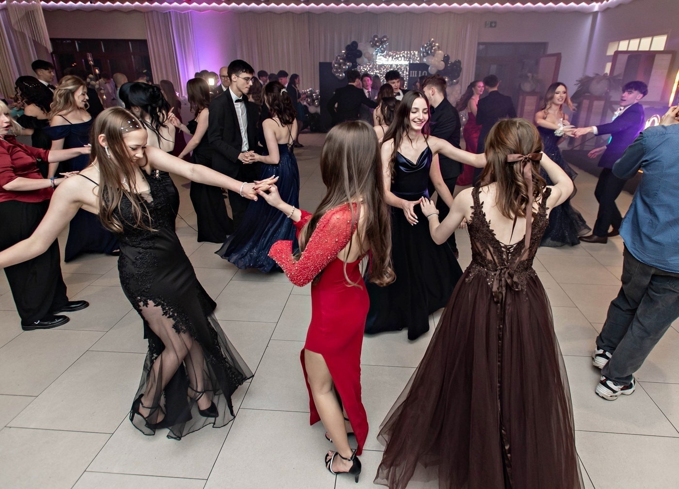 Elbląg, Tak bawiło się na studniówce III Liceum Ogólnokształcące