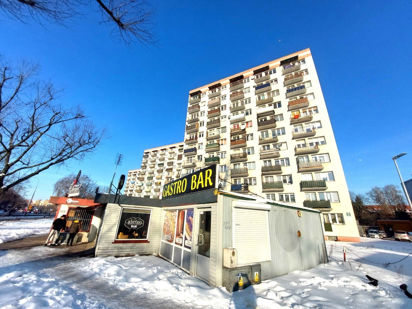 Elbląg, Na działce są cztery pawilony handlowe,