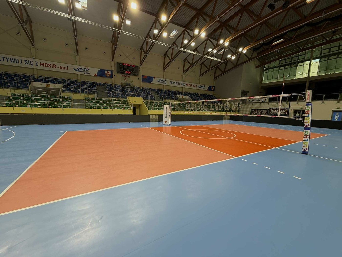 Elbląg, Hala z nową, mobilną wykładziną