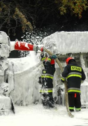 Elbląg, Palącą się cysternę gasiło 25 jednostek straży pożarnej Elbląg, Palącą się cysternę gasiło 25 jednostek straży pożarnej