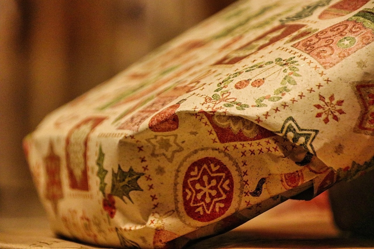 Prezent dla nastolatka: Najlepsze gadżety do pokoju i do szkoły