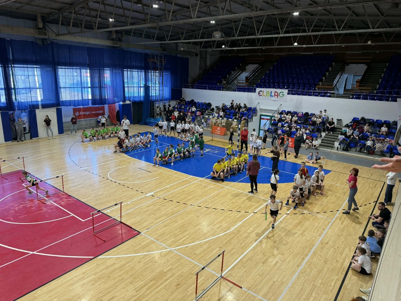 Elbląg, 14 szkół na wyścigach rzędów