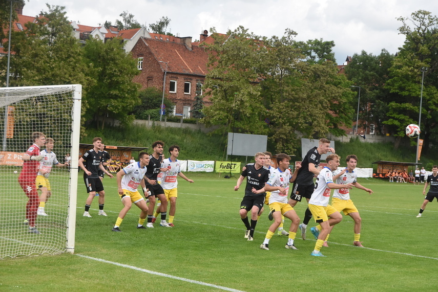 Elbląg, Na zdjęciu derby Concordii i Olimpii w IV lidze w czerwcu 2025 roku