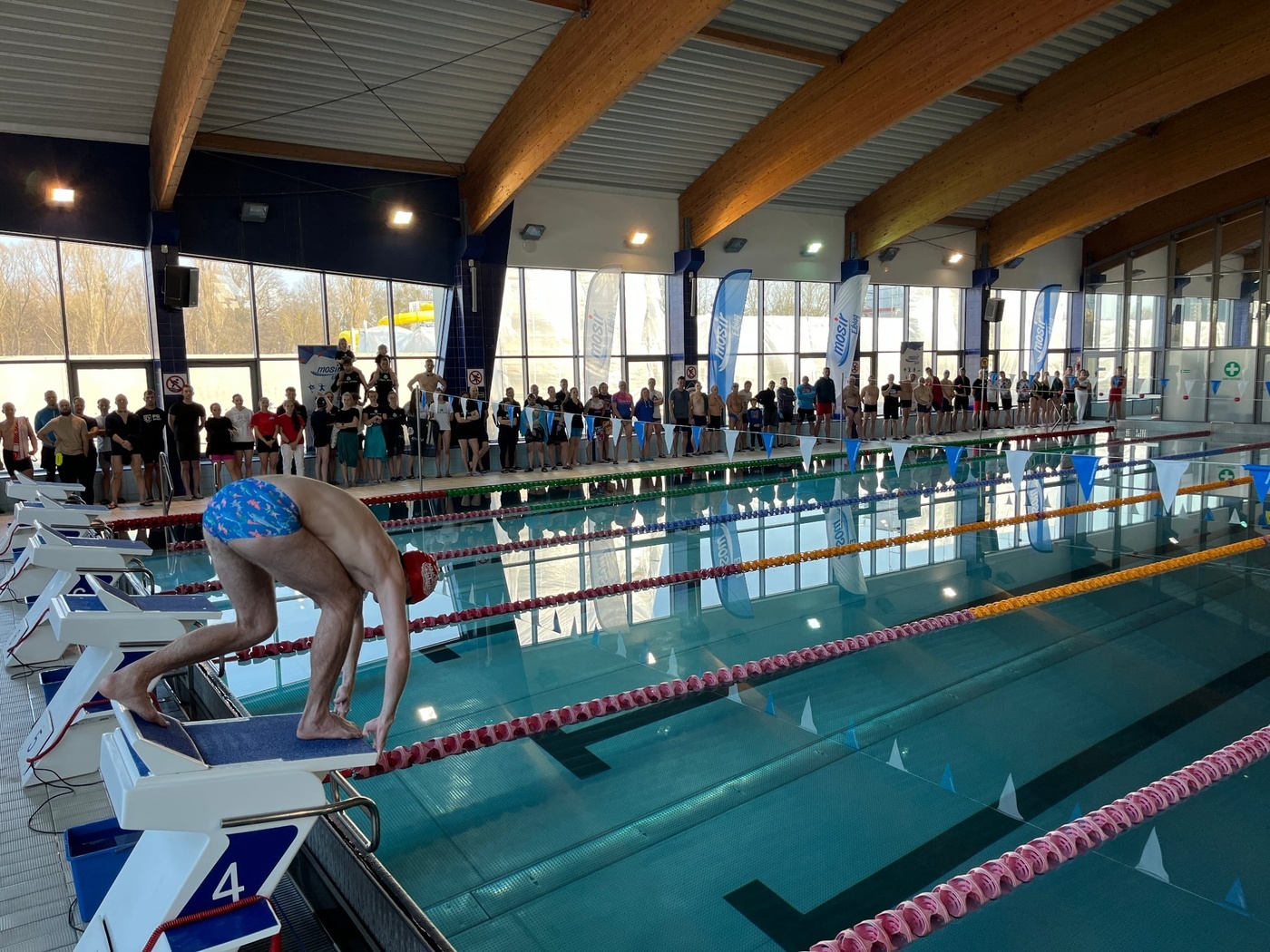 Elbląg, Ostatni dzwonek dla pływaków