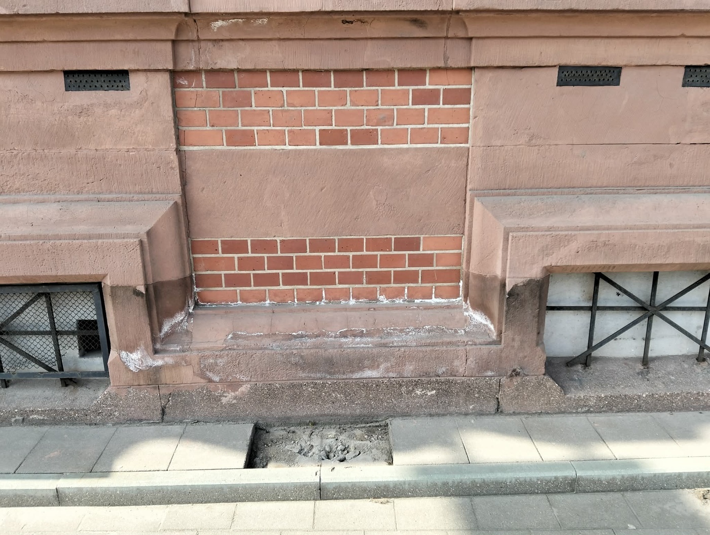 Elbląg, Tu powinien stać Piekarczyk