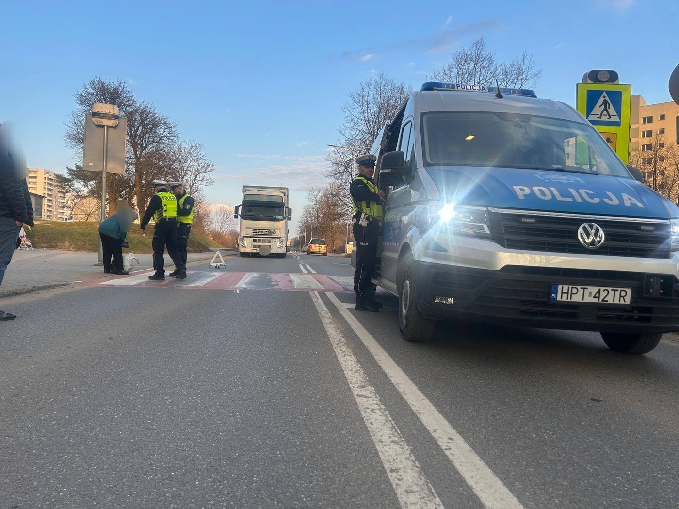 Elbląg, Potrącił dwie osoby i uderzył w inne auto