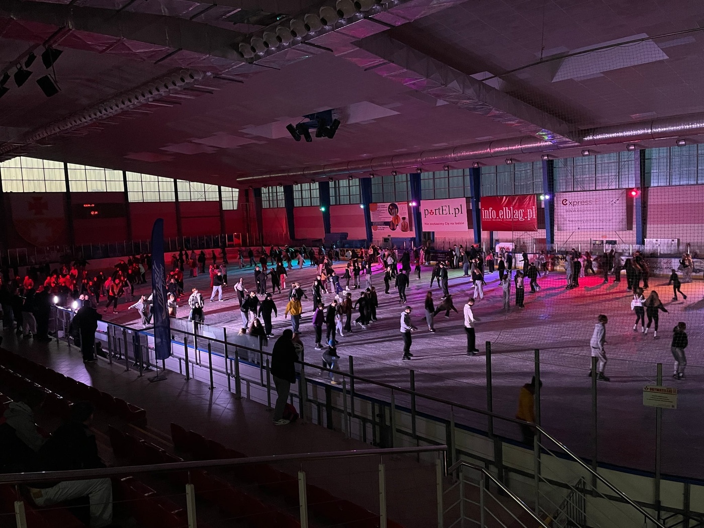 Elbląg, Pożegnanie lodowiska, saunowanie i sporty na Kalbarze