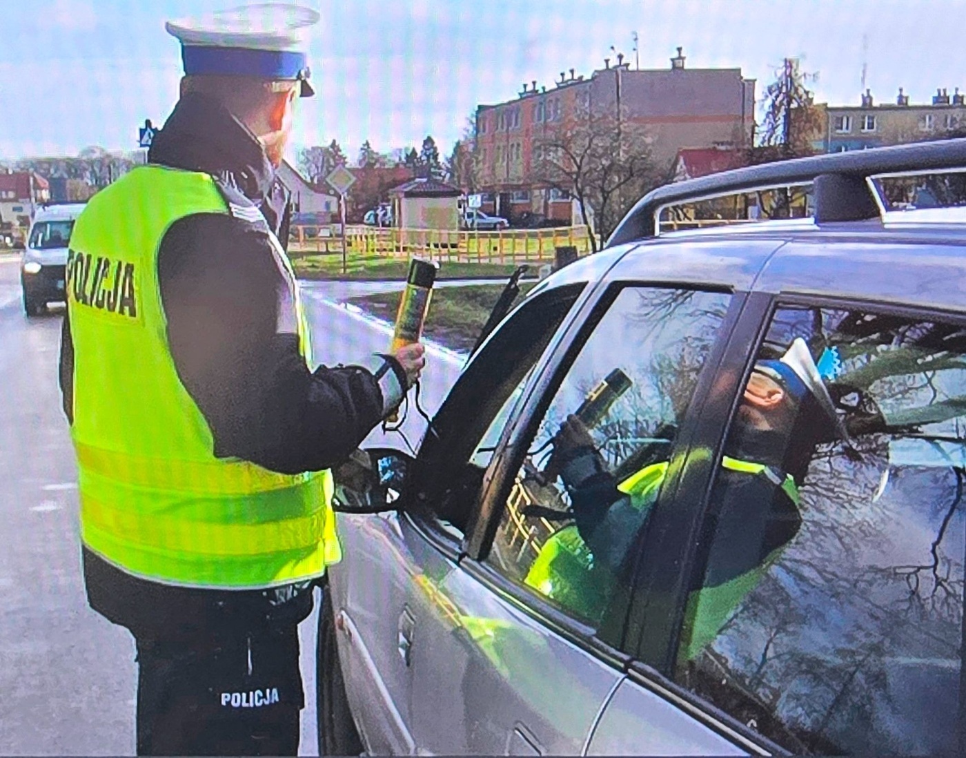 Elbląg, Jeden uderzył autem w barierki, drugi hulajnogą w samochód. Obaj byli pod wpływem
