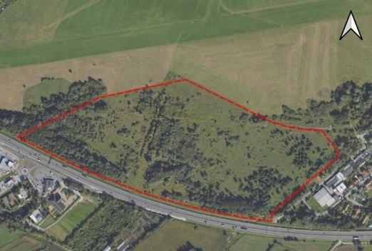 Elbląg, Na tym terenie ma powstać park handlowy. Z prawej strony działek ul. Akacjowa, u dołu - trasa S7.