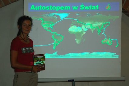 Elbląg, Kinga Choszcz opowiadała w Bibliotece Elbląskiej o podróży autostopem dookoła świata Elbląg, Kinga Choszcz opowiadała w Bibliotece Elbląskiej o podróży autostopem dookoła świata