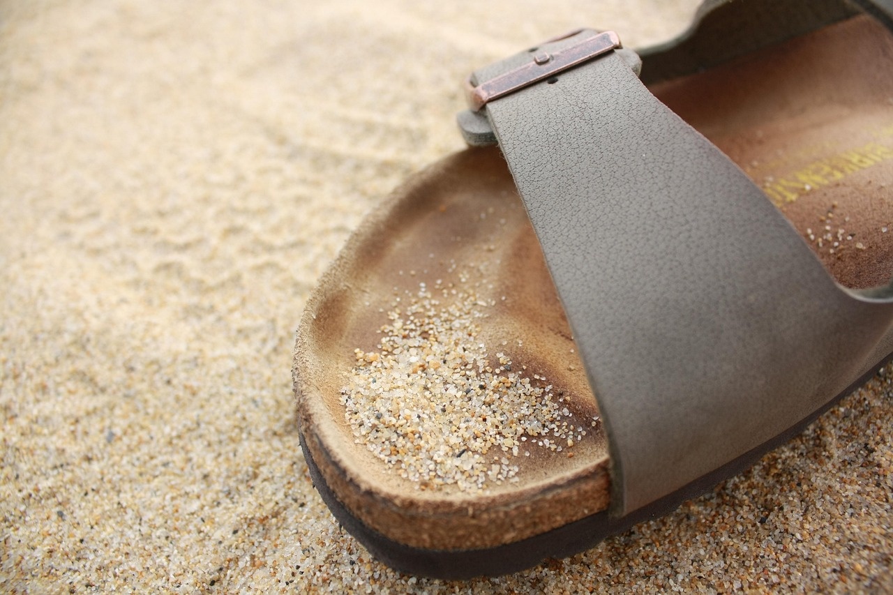 Męskie Birkenstocki w wiosennych stylizacjach - z czym łączyć kultowe modele?