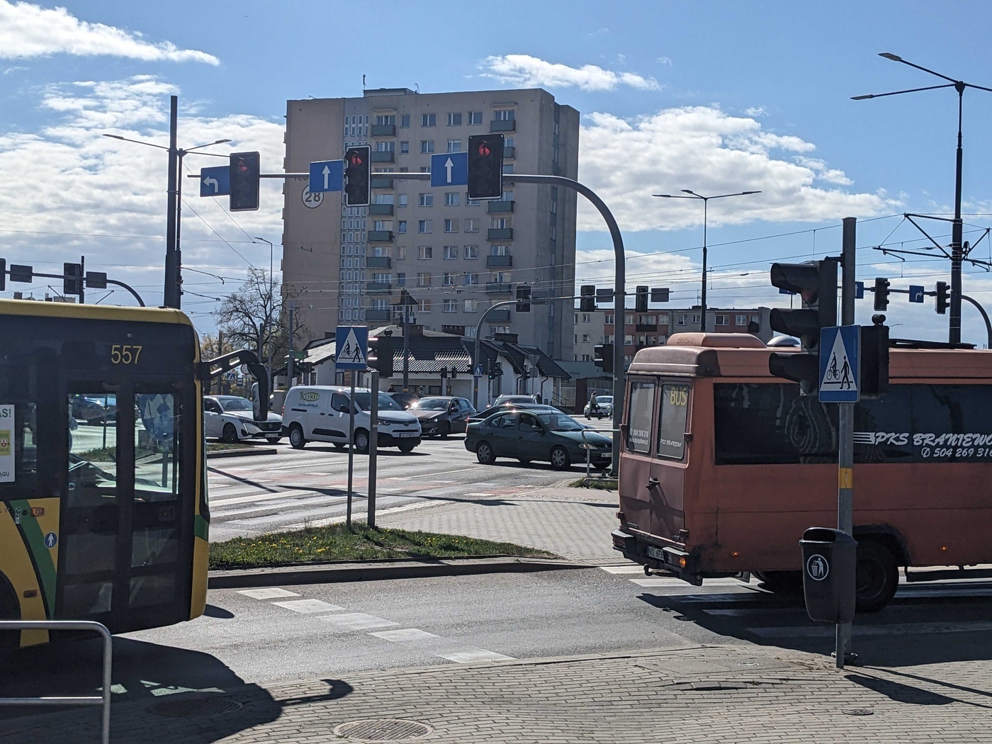 Chaos i korki na skrzyżowaniu. Czy światła wymagają zmiany? [ Wiadomości ]