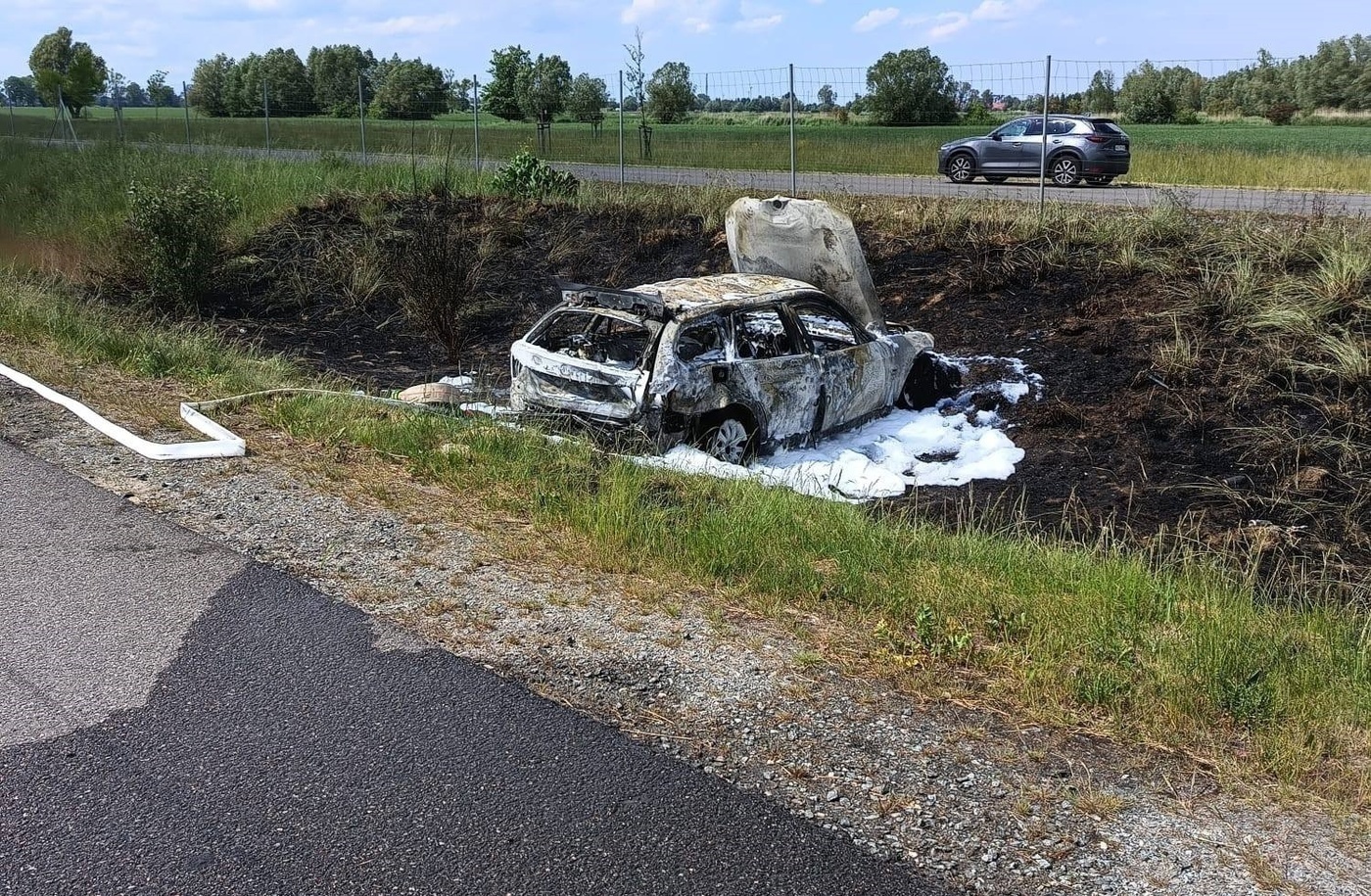 Auto spłonęło na S7 po kolizji [ Wiadomości ]