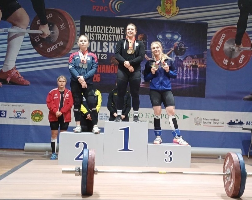 Elbląg, Wiktoria Gabis (z prawej) z brązowym mdedalem MMP Elbląg, Wiktoria Gabis (z prawej) z brązowym mdedalem MMP