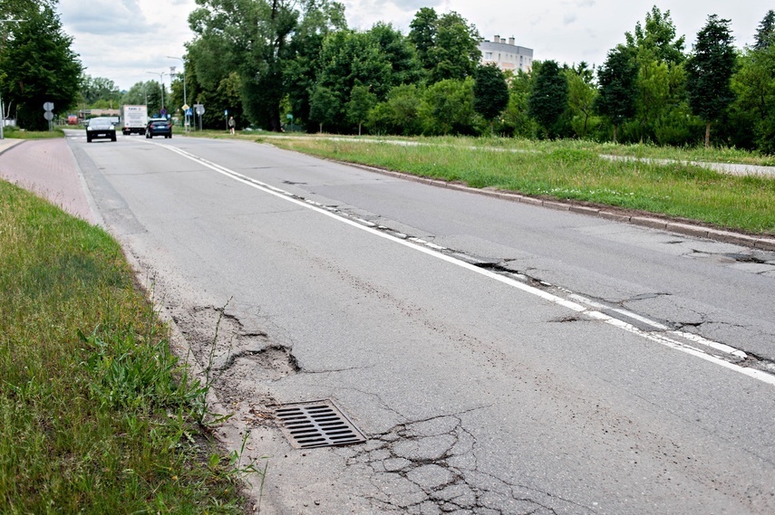 Elbląg, Jedną z dziurawych ulic do załatania jest al. Odrodzenia Elbląg, Jedną z dziurawych ulic do załatania jest al. Odrodzenia