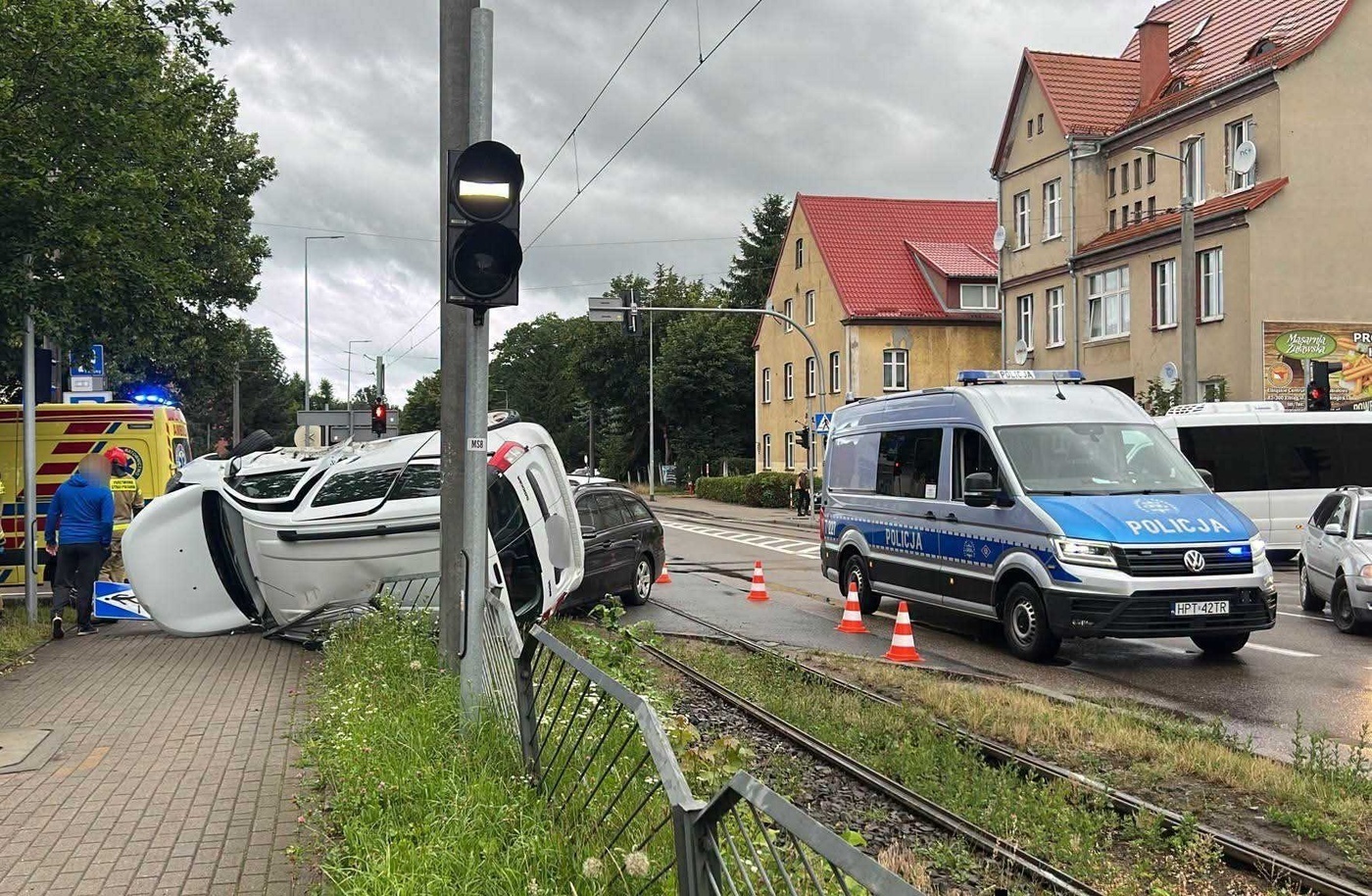 Elbląg, Dachował na skrzyżowaniu Elbląg, Dachował na skrzyżowaniu