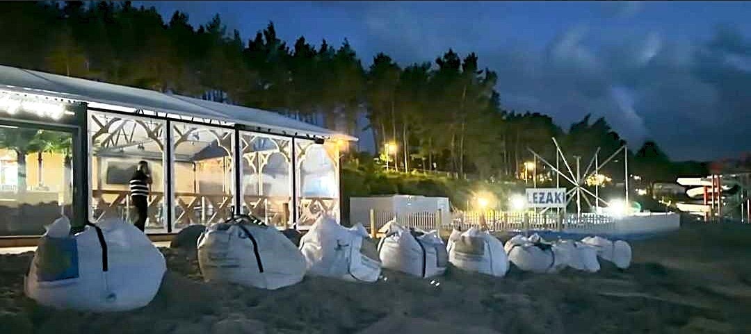 Elbląg, Worki z piaskiem na plaży w Krynicy Morskiej, Elbląg, Worki z piaskiem na plaży w Krynicy Morskiej,