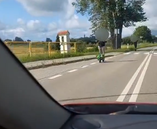 Hulajnogami po drodze wojewódzkiej 503 [ Prawo i porządek ]