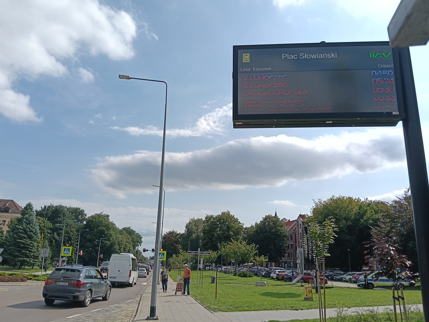 Elbląg, W poniedziałek w środku dnia tablica na pl. Słowiańskim pokazywała takie dane. Może to przez upał... ( Elbląg, W poniedziałek w środku dnia tablica na pl. Słowiańskim pokazywała takie dane. Może to przez upał... (