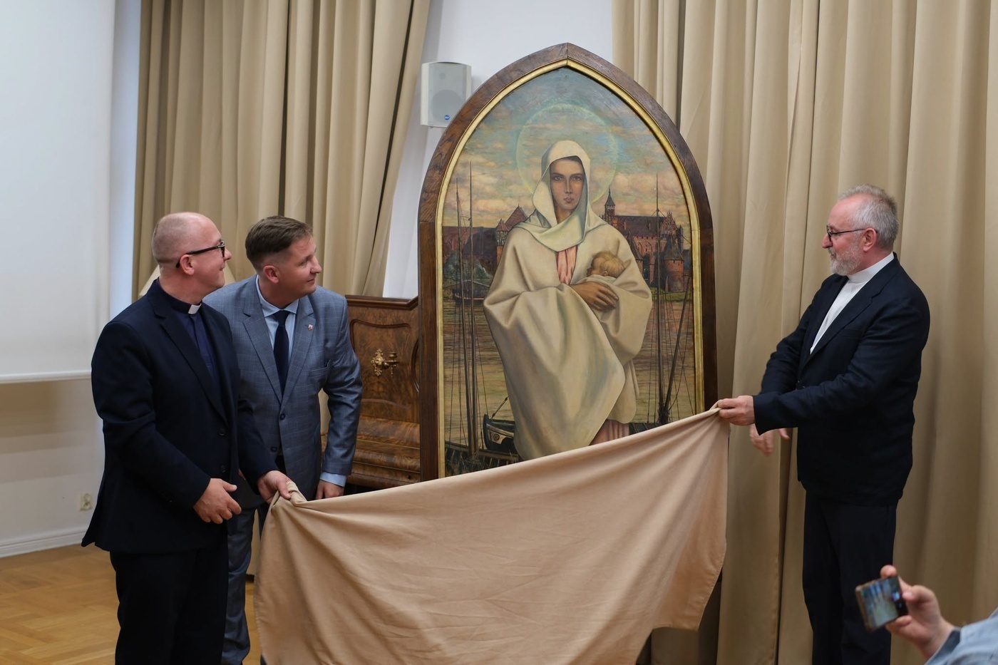 Elbląg, Odsłonięcie obrazu w Muzeum Miasta Malborka (Foto Ł. Mocek/UMM) Elbląg, Odsłonięcie obrazu w Muzeum Miasta Malborka (Foto Ł. Mocek/UMM)