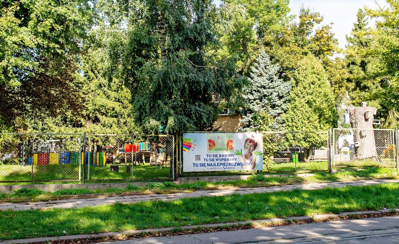 Elbląg, Przedszkole nr 33 mieści się przy ul. Królewieckiej
