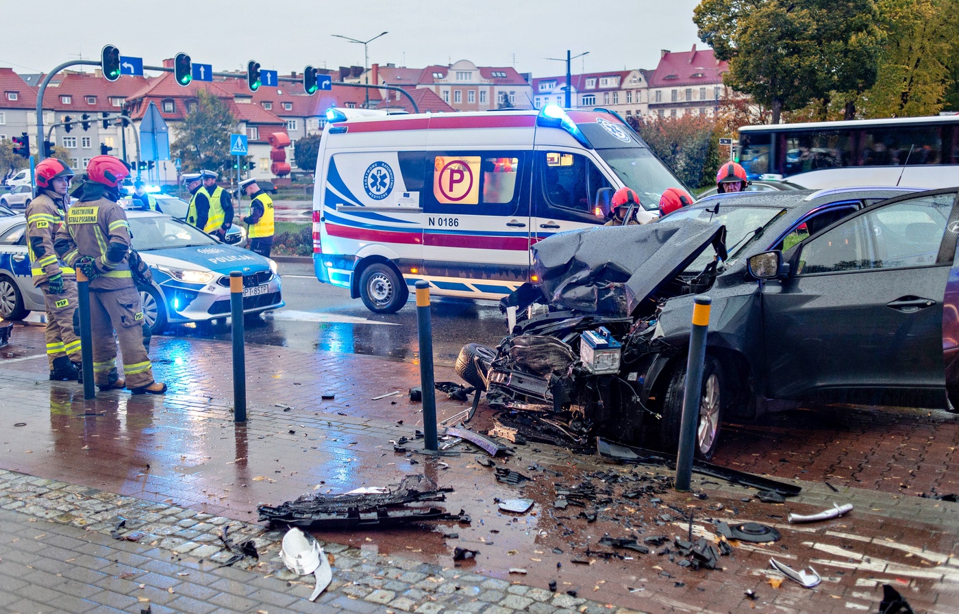 Elbląg, Zasłabł i wjechał w zaparkowane auta Elbląg, Zasłabł i wjechał w zaparkowane auta