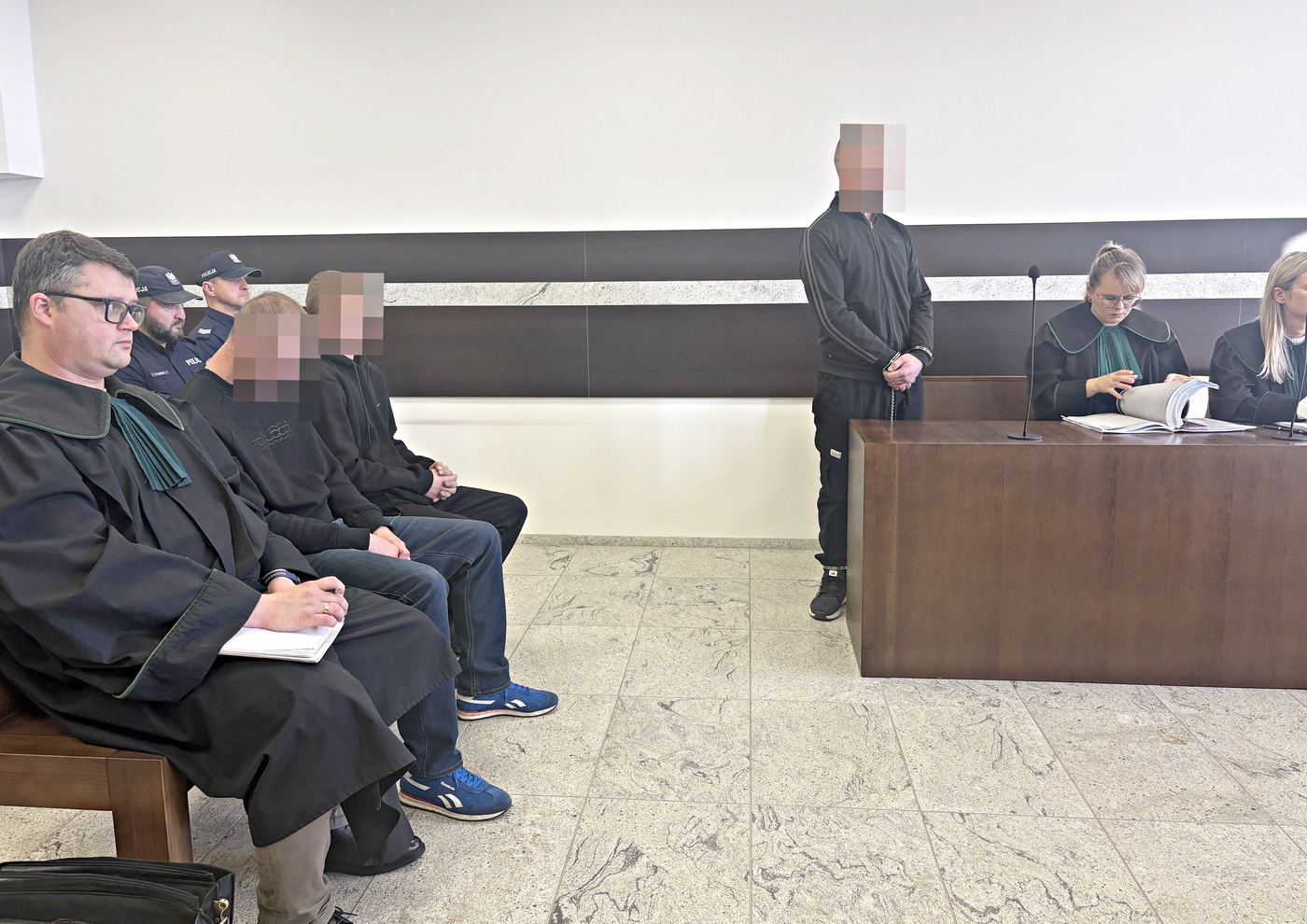 Elbląg, W sprawie oskarżonych jest trzech mężczyzn, Elbląg, W sprawie oskarżonych jest trzech mężczyzn,