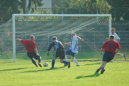 Elbląg, Elbląscy oldboje pokonali kolegów z Lechii Gdańsk 4:3 Elbląg, Elbląscy oldboje pokonali kolegów z Lechii Gdańsk 4:3