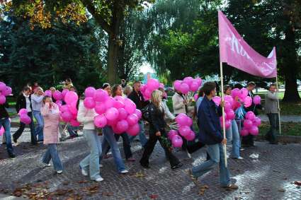 Elbląg, W ubiegłą sobotę kilkaset osób wzięło udział w marszu pn. "Kocham Cię życie" Elbląg, W ubiegłą sobotę kilkaset osób wzięło udział w marszu pn. "Kocham Cię życie"