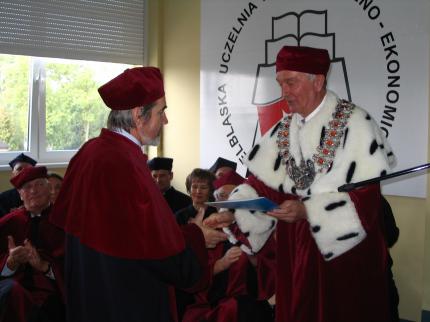 Elbląg, Profesor Mieczysław Plopa (z lewej) i rektor EUH-E prof. dr Zdzisław Dubiella. Elbląg, Profesor Mieczysław Plopa (z lewej) i rektor EUH-E prof. dr Zdzisław Dubiella.