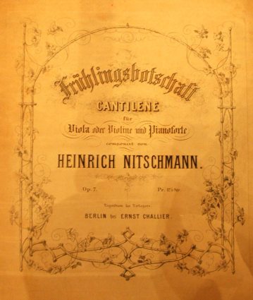 Elbląg, Na towarzyszącej konferencji wystawie prezentowno utwory Henryka Nitschmanna. Na zdjęciu strona tytułowa pieśni "Posłaniec wiosny"