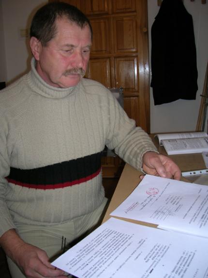 Elbląg, Hieronim Guzowski prezentuje dokumenty z czasów stanu wojennego Elbląg, Hieronim Guzowski prezentuje dokumenty z czasów stanu wojennego