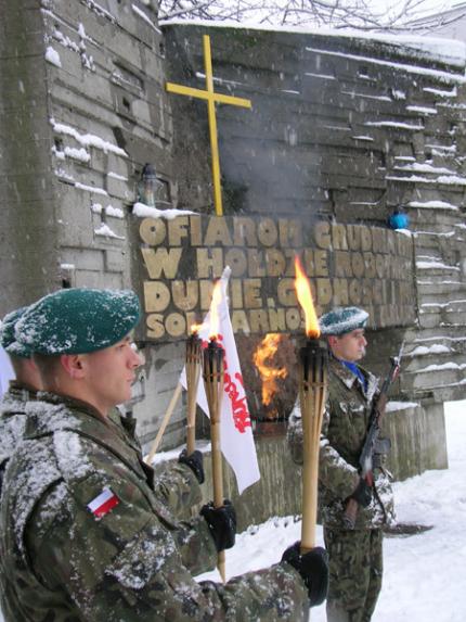 Elbląg, Warta honorowa pod Pominkiem Ofiar Grudnia 70