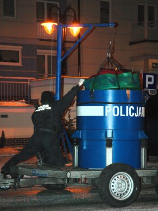 Elbląg, Pirotechnicy neutralizują znalezione materiały wybuchowe Elbląg, Pirotechnicy neutralizują znalezione materiały wybuchowe
