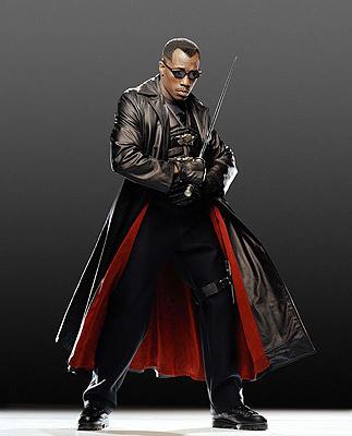 Elbląg, Wesley Snipes w filmie „Blade 3 – Mroczna Trójca”. Elbląg, Wesley Snipes w filmie „Blade 3 – Mroczna Trójca”.