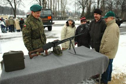 Elbląg, Uczniowie w koszarach Elbląg, Uczniowie w koszarach