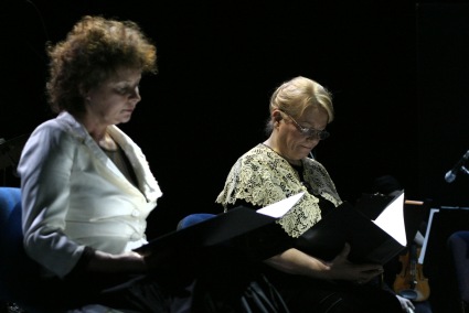 Elbląg, Wczoraj Festiwal zainaugurował koncert poświęcony poezji Jana Pawła II. Na zdjęciu Joanna Szczepkowska i Anna Seniuk Elbląg, Wczoraj Festiwal zainaugurował koncert poświęcony poezji Jana Pawła II. Na zdjęciu Joanna Szczepkowska i Anna Seniuk