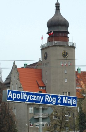 Elbląg, Pamięć o apolitycznych