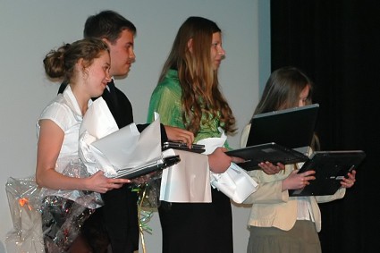 Elbląg, Trzykrotni laureacji konkursów dla gimnazjalistów otrzymali laptopy ufundowane przez Grupę Lotos