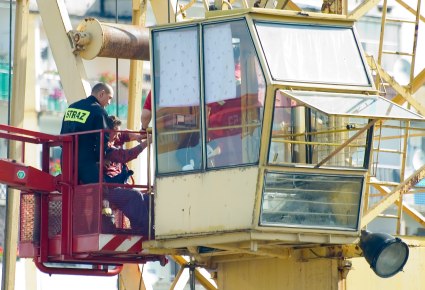Elbląg, Zasłabł w kabinie dźwigu Elbląg, Zasłabł w kabinie dźwigu