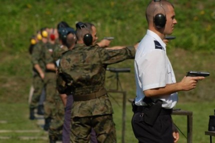 Elbląg, Policjanci wśród żołnierzy