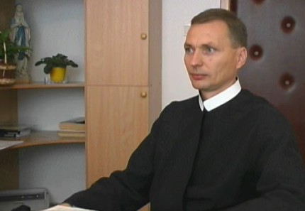 Elbląg, Ojciec Piotr Wiśniewski, proboszcz parafii Matki Bożej Królowej Polski.
