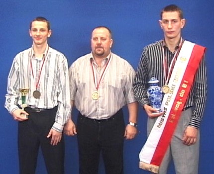 Elbląg, Od lewej stoją: Krzysztof Ciereszko, Hieronim Kozakiewicz i Damian Kośmider. Elbląg, Od lewej stoją: Krzysztof Ciereszko, Hieronim Kozakiewicz i Damian Kośmider.