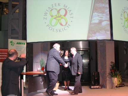 Elbląg, Dyrektor ZUO Marian Wojtkowski odbiera Puchar Recyklingu Elbląg, Dyrektor ZUO Marian Wojtkowski odbiera Puchar Recyklingu