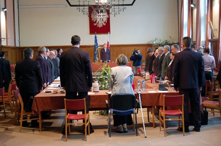 Elbląg, Za stołem prezydialnym stoi Janusz Nowak Elbląg, Za stołem prezydialnym stoi Janusz Nowak
