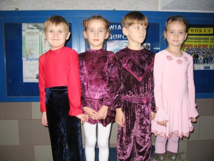 Elbląg, Nasi łyżwiarze (od lewej): Jakub Kukowski, Wiktoria Pańczuk, Jakub Pańczuk i Julia Rusinowska. Elbląg, Nasi łyżwiarze (od lewej): Jakub Kukowski, Wiktoria Pańczuk, Jakub Pańczuk i Julia Rusinowska.