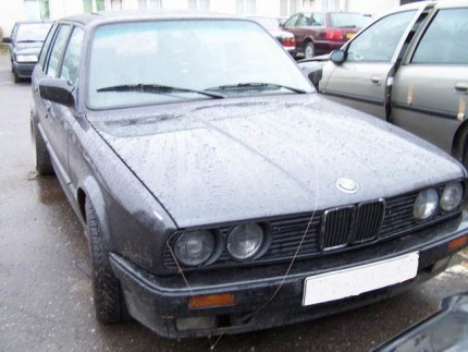 Elbląg, BMW, którym uciekał 25-letni Łukasz S., stoi teraz na policyjnym parkingu