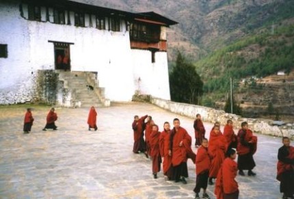 Elbląg, Kadr z film „Words of My Perfect Teacher”. Elbląg, Kadr z film „Words of My Perfect Teacher”.